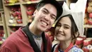 Keduanya juga tampak menggemaskan kenakan busana ala Belanda. [Foto: Instagram/ Syifa Hadju]
