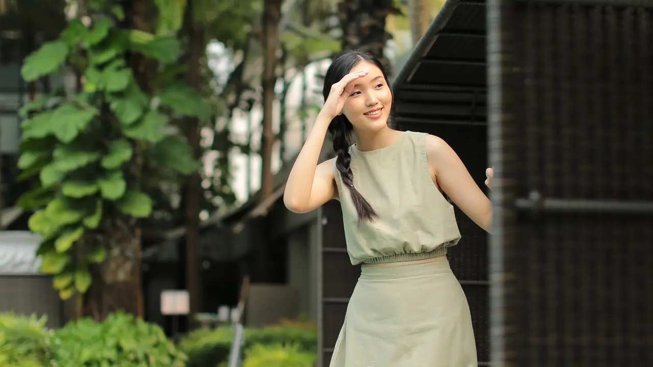 wanita juli bahagia sage