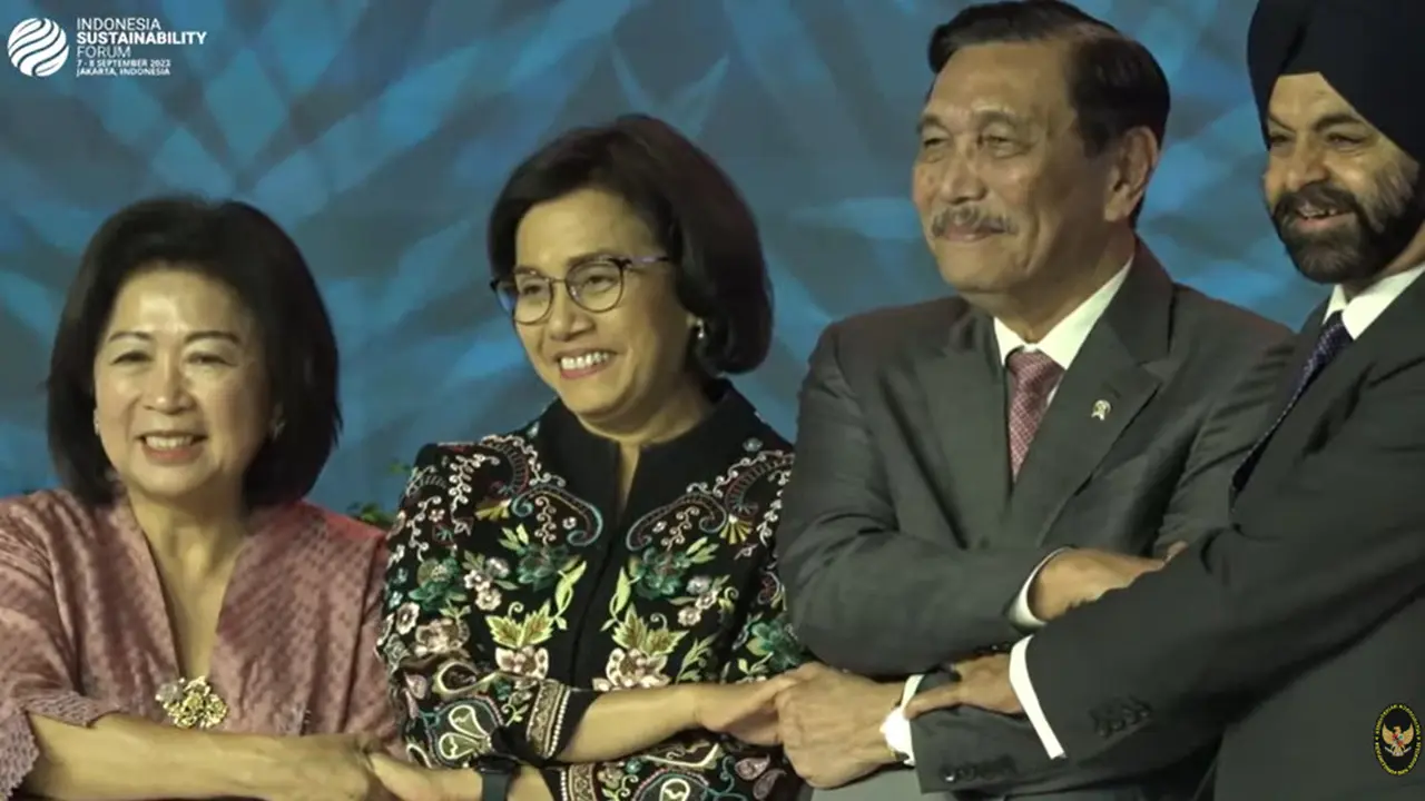 Luhut dan Sri Mulyani membeberkan jurus jitu Indonesia menjaga angka emisi karbon dan pertumbuhan ekonomi.