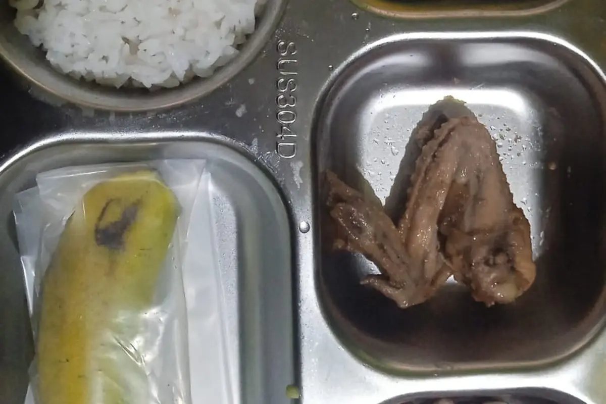 Orang Tua Siswa di Sukabumi Temukan MBG Tak Layak
