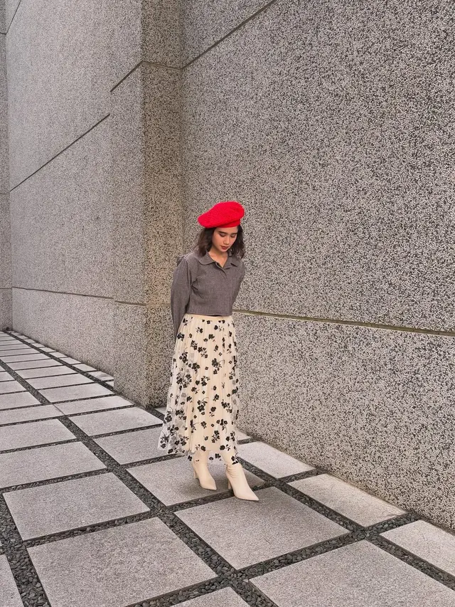 Tiru Gaya Emily in Paris, Tissa Biani Jadi Emily in Jakarta dengan Busana Ekspresif