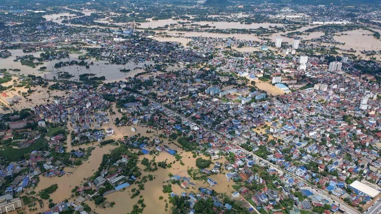 FOTO: Topan Matmo Luluhlantakkan Vietnam Utara, Banjir Terburuk dalam 60 Tahun