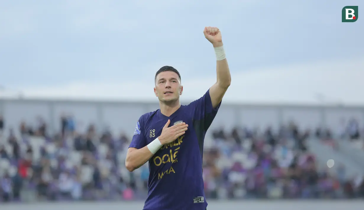 Pemain Persita, Andrejic Aleksa melakukan selebrasi setelah mencetak gol ke gawang Borneo FC dalam laga BRI Super League 2025/2026 di Indomilk Arena, Tangerang, Banten, Jumat (09/01/2026). (Bola.com/Bagaskara Lazuardi)