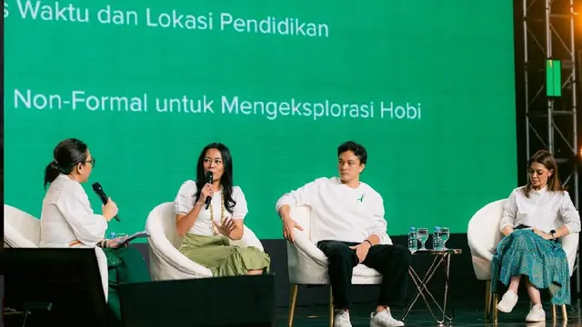 Nicholas Saputra dalam acara #Generasi Campus Roadshow yang digelar oleh Narasi di Universitas Pendidikan Indonesia, Bandung, baru-baru ini.