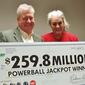 Pemenang hadiah lotre dengan jumlah terbesar sepanjang sejarah di Tennessee ini mau membagikannya dengan yang membutuhkan.
