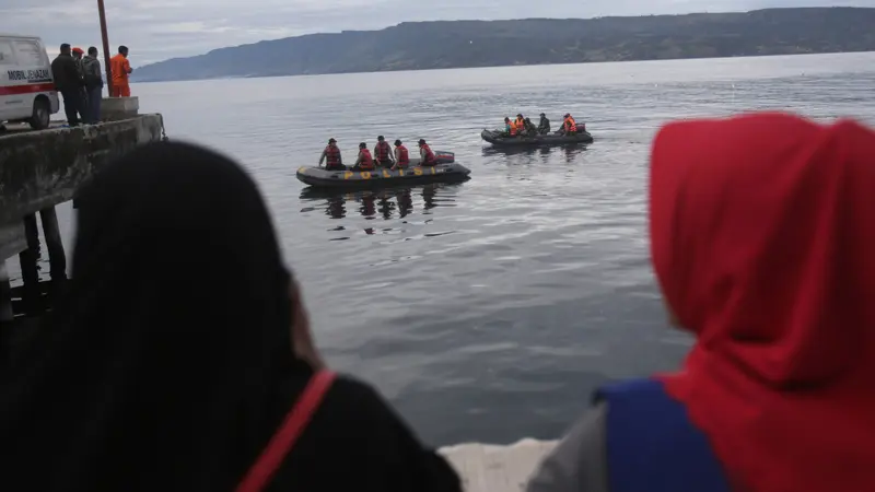 Tim SAR Lanjutkan Pencarian Korban KM Sinar Bangun di Danau Toba