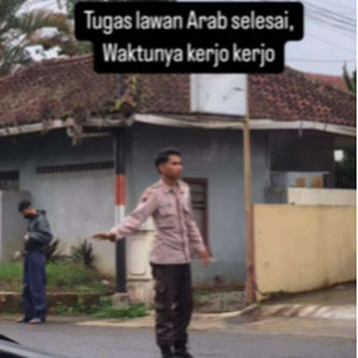 'Marselino' Tiba-Tiba jadi Satpam Parkirkan Mobil di Toko