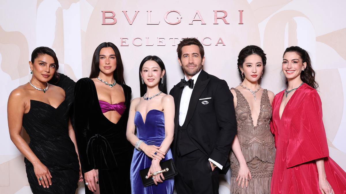 Anne Hathaway hingga Kim Ji Won Tampil dengan Pesona Princess Vibes di Perilisan Bvlgari Eclettica