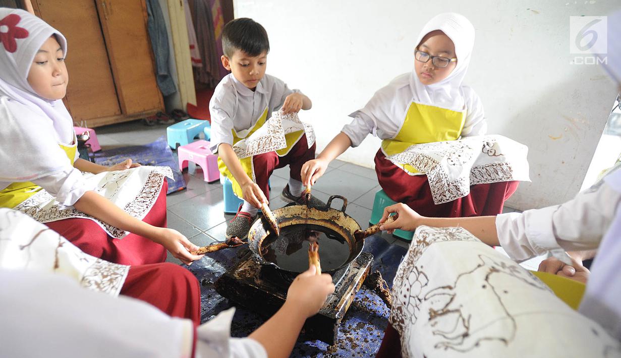 FOTO Keseruan Murid SD Belajar  Membuat Batik  Lifestyle 
