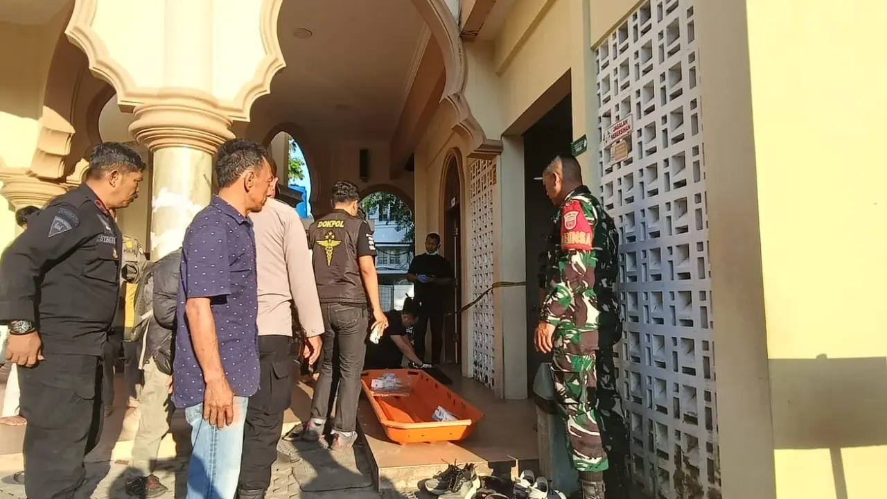 Seorang Pria Ditemukan Tewas Misterius di Toilet Masjid Rujab Gubernur Sulsel