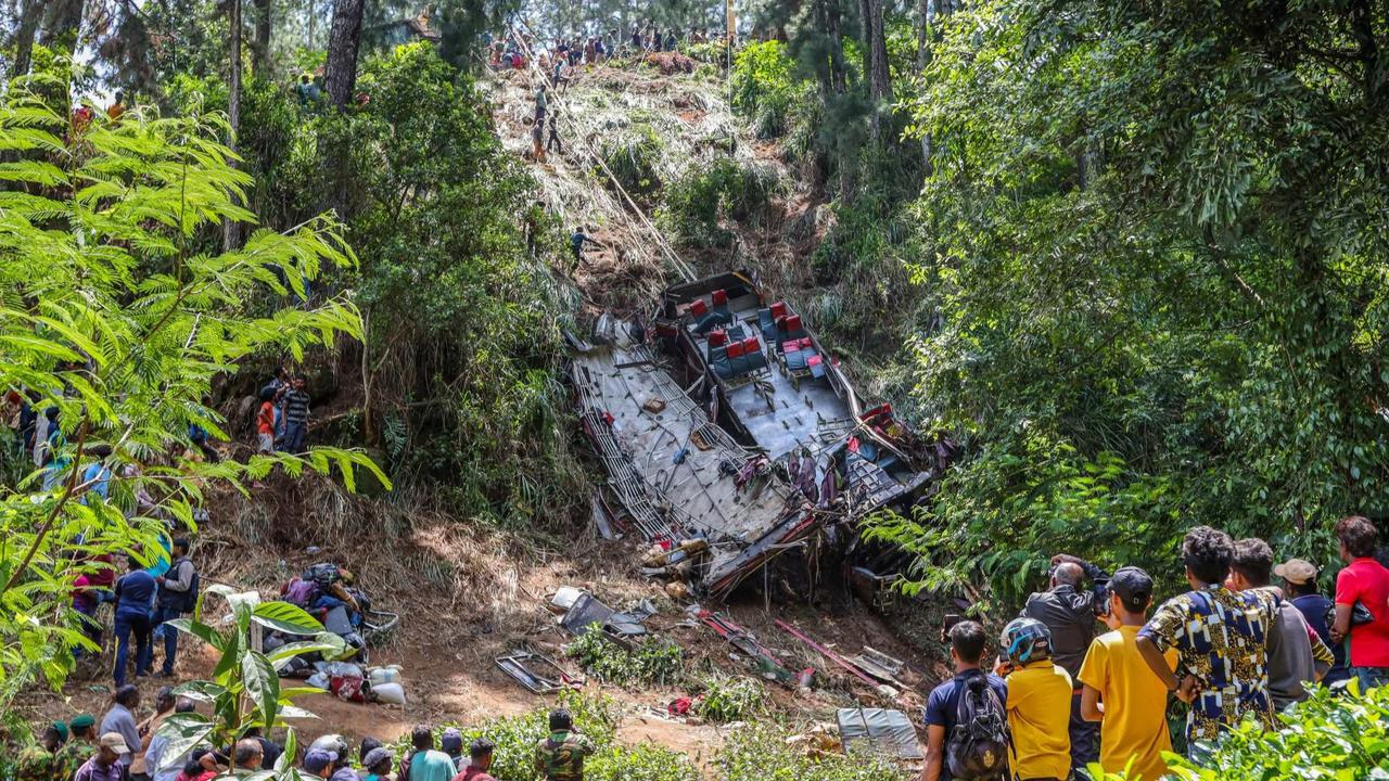 Kecelakaan Tragis Bus Penuh Sesak Terjun ke Jurang di Sri Lanka