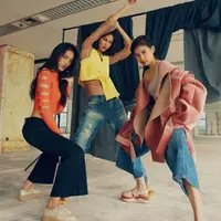 Nggak kalah kece dengan supermodel internasional. (Sumber foto: retiragil/instagram)