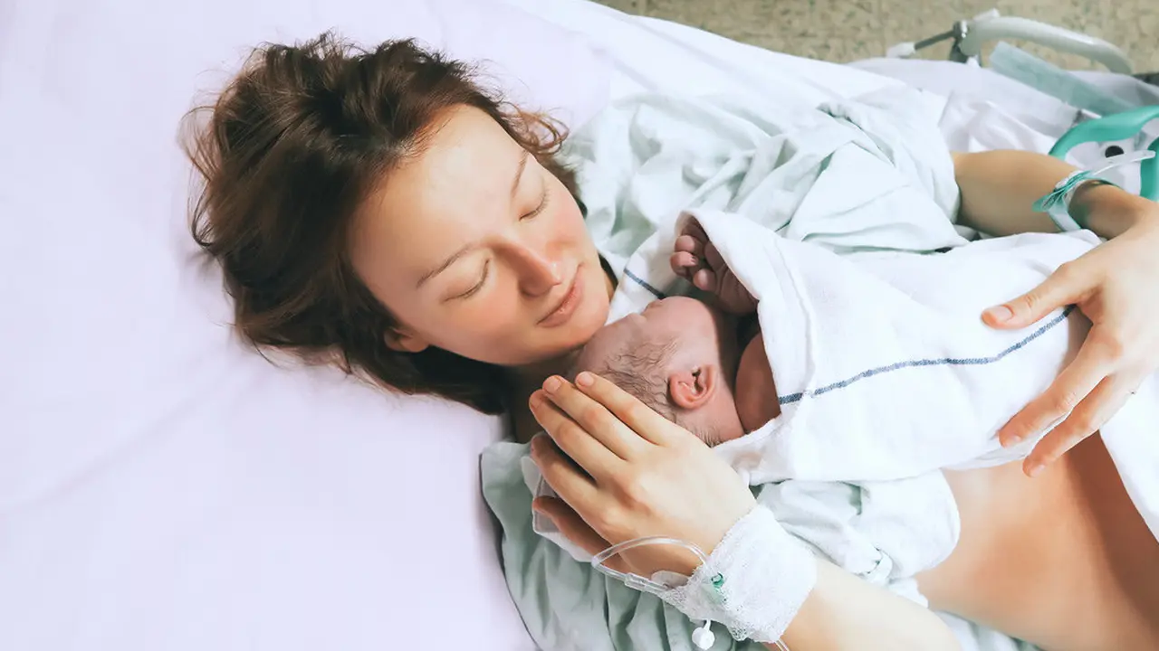Kiat Atasi Badan Lemas Usai Melahirkan (Natalia Deriabina/Shutterstock)