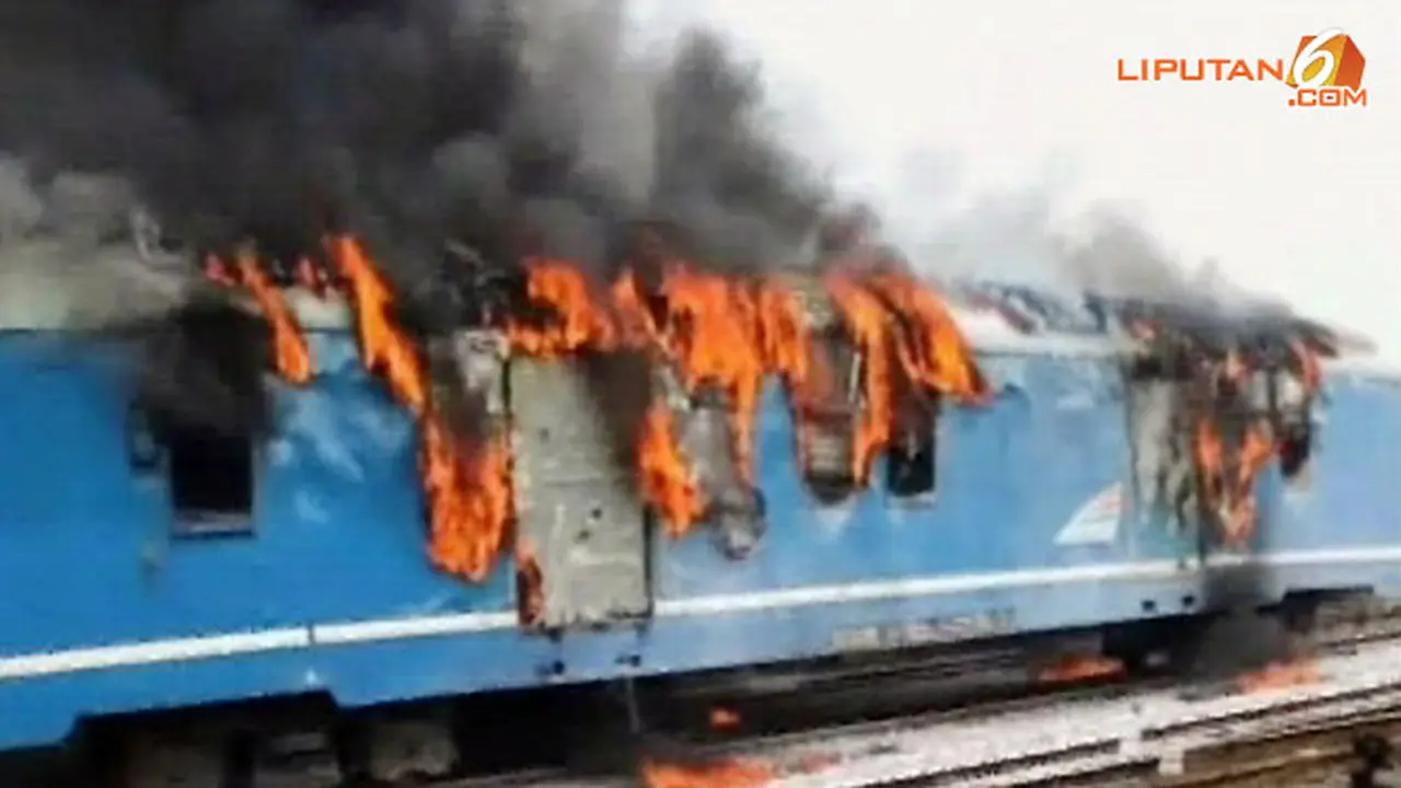 gerbong-terbakar-131127b.jpg
