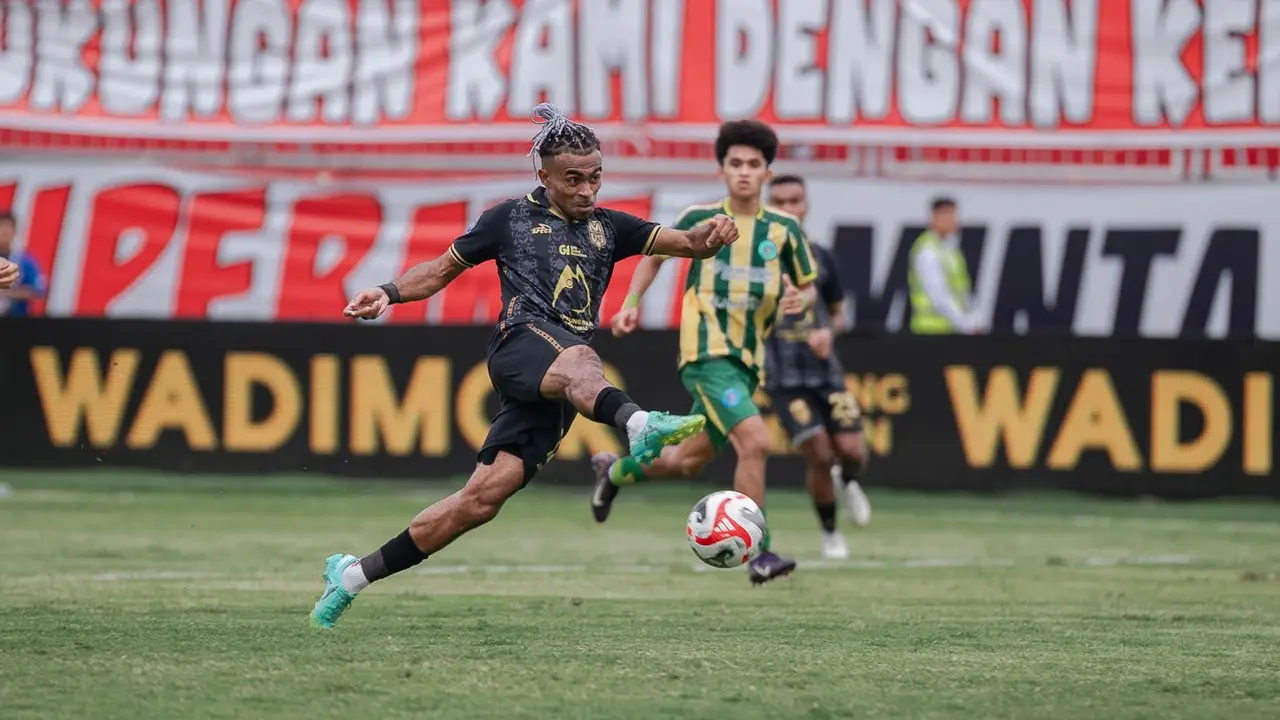 Yakob Sayuri - Malut United Vs PSBS Biak di BRI Super League 2025/2026