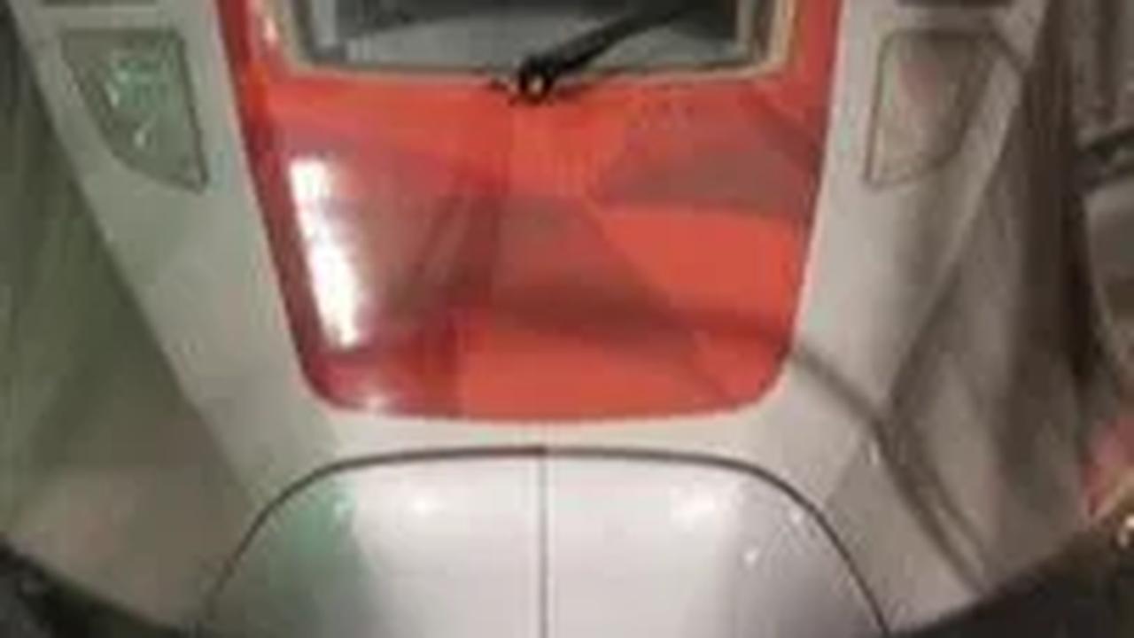 Masyarakat Bisa Naik Kereta Cepat Jakarta-Bandung Mulai Besok, Tarifnya Masih Gratis