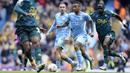 <p>Selain mencetak empat gol, Gabriel Jesus juga sangat merepotkan barisan pertahanan tim tamu. (AP/Jon Super)</p>