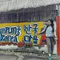 Salah satu pintu masuk Kampung Korea Baubau, dijadikan spot foto oleh pengunjung.(Liputan6.com/Ahmad Akbar)