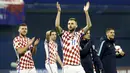 Gelandang Kroasia, Marcelo Brozovic, merayakan kemenangan atas Yunani pada laga leg pertama playoff Piala Dunia 2018 di Stadion Maksimir, Kamis (9/11/2017). Kroasia menang 4-1 atas Yunani. (AP/Darko Bandic)