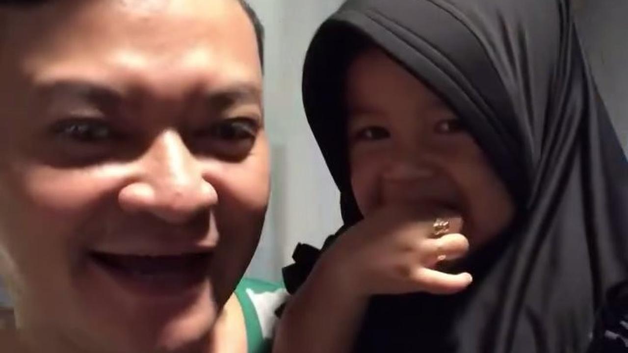 Asuh Anak ART-nya, Hedi Yunus Kenang saat Irma Masih Kecil Senang Diajak Tarawih - Selalu Digendong Pergi ke Masjid