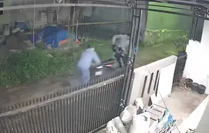 Tak Bisa Bobol Kunci, Maling di Depok Nekat Gotong Motor Warga