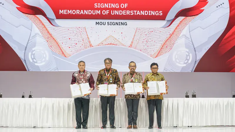 Penandatanganan Nota Kesepahaman strategis antara Pertamina Patra Niaga dan SKK Migas pada acara Supply Chain & National Capacity Summit 2024 yang diadakan di Jakarta Convention Center, Jakarta, Rabu (14/8) (Istimewa)