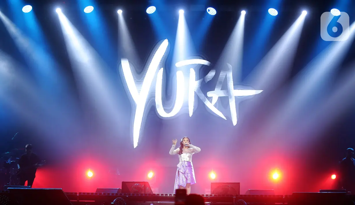 Penyanyi dan musisi Yura Yunita menjadi satu penampil dalam gelaran festival musik Pestapora 2023 hari pertama di Gambir Expo dan Hall D2 JIEXPO Kemayoran, Jakarta, Jumat (22/9/2023). (Fimela.com/Bambang E Ros)