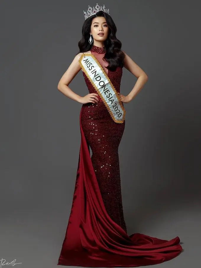 9 Pesona Cantik Carla Yules, Wakil Indonesia yang Sukses Masuk Top 6 Miss World 2021