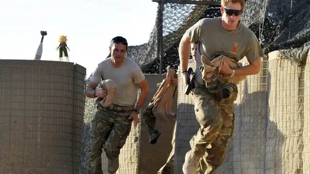 Foto Pangeran Harry Saat Bertugas di Afghanistan.  (AP Photo/ John Stillwell, File)