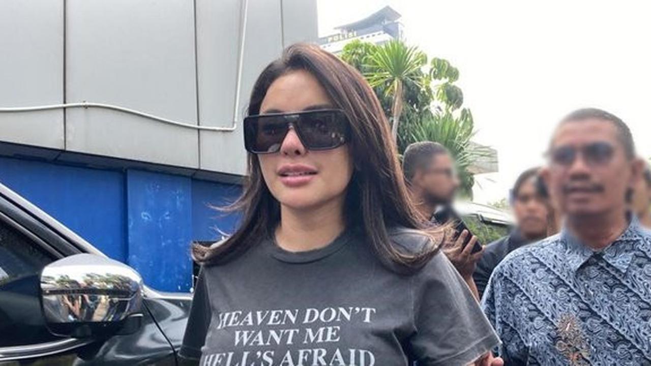 Ditengah Perseteruan dengan Vadel Badjideh, Nikita Mirzani Pilih Berangkat Umrah Bareng 3 Sahabatnya