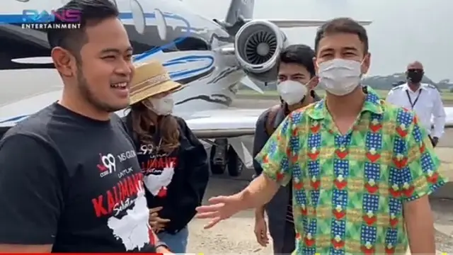 Raffi Ahmad saat naik jet pribadi