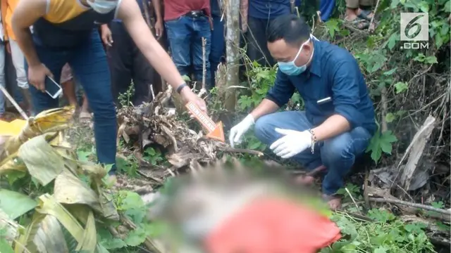 Sesosok jasad wanita di Cianjur, Jawa Barat Minggu sore, ditemukan tewas didalam semak-semak.