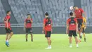 Pemain Persija Jakarta, Rizky Ridho, duel udara dengan Rio Fahmi, saat sesi latihan jelang menghadapi Persebaya Surabaya pada laga pekan ke-28 BRI Liga 1 2024-2025 di Stadion Utama Gelora Bung Karno, Jakarta, Jumat, (11/4/2025). (Bola.com/M Iqbal Ichsan)