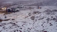Warga Arab Saudi bermain salju di Jabal al-Lawz (Gunung Almond), di sebelah barat kota Tabuk, Arab Saudi, pada 17 Januari 2022. (Ibrahim Assiri/AFP)