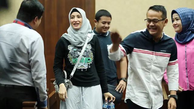 [Bintang] Inneke Koesherawati sidang suami