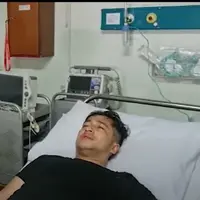 Irfan Hakim dilarikan ke rumah sakit usai makan keripik terpedas (YouTube - deHakims Story)