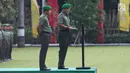 Mayjen TNI Joni Supriyanto (kanan) memberi amanat perpisahan sebagai pejabat Pangdam Jaya/Jayakarta di Makodam Jaya, Jakarta, Kamis (31/1). Selanjutnya, Mayjen TNI Joni Supriyanto akan menempati posisi sebagai Kasum TNI. (Liputan6.com/Helmi Fithriansyah)