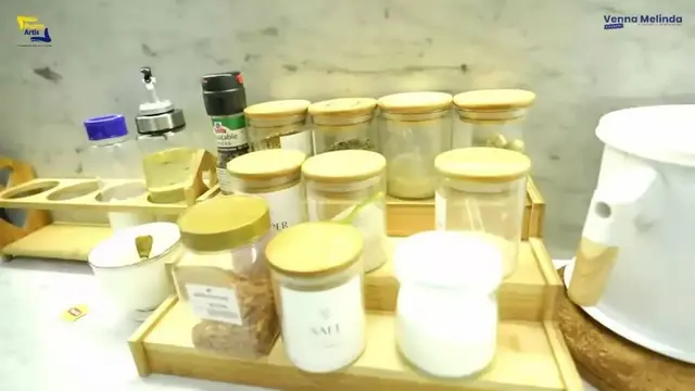 7 Potret Dapur Rumah Putri Zulkifli Hasan, Mewah dengan Aksen Krem dan Emas