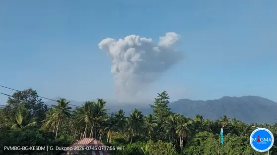 Gunung Dukuno Erupsi Dahsyat 2.300 Meter