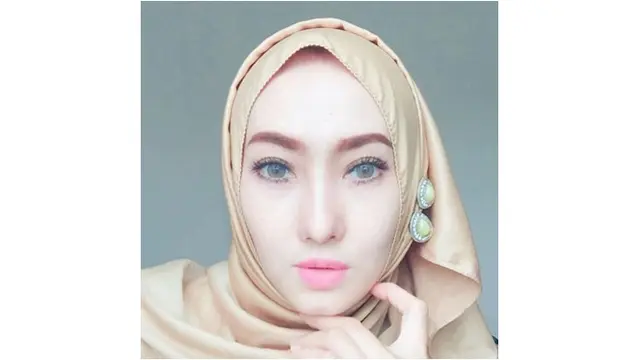 Pesona Fany Kurniawaty Saat Berhijab (sumber: deskgram/@fany_kurniawaty)