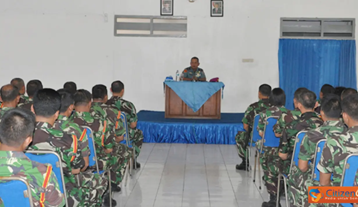 Citizen6, Surabaya: Dalam tatap muka tersebut, Wadan Kobangdikal memberikan pembekalan bagaimana menjadikan siswa didik dan tenaga pendidiknya menjadi sumber daya manuasia untuk mengawaki organisasi TNI AL. (Pengirim: Penkobangdikal). 
