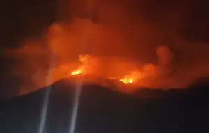 Muntahan Lava Gunung Karangetang Meluncur ke Tiga Arah