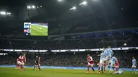 Manchester City tampil perkasa saat menjamu pemuncak klasemen Arsenal. Erling Haaland dan kolega menang telak 4-1 atas Meriam London. (AP Photo/Dave Thompson)
