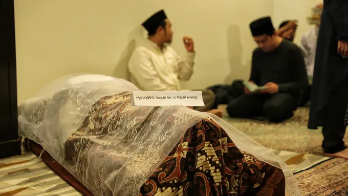 [Bintang] Ayah Olla Ramlan meninggal