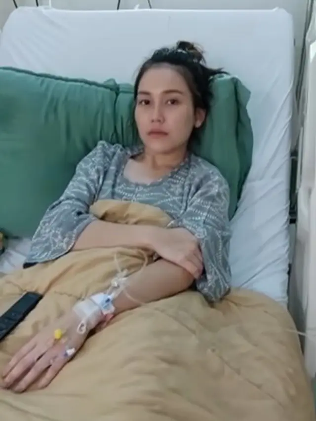 Ayu Ting Ting dirawat karena tipes (Instagram/mom_ayting92_)