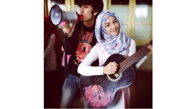 Ibu dua anak ini dipasangkan dengan Rizky Nazar dalam sinetron Pesantren & Rock'N Roll season 3