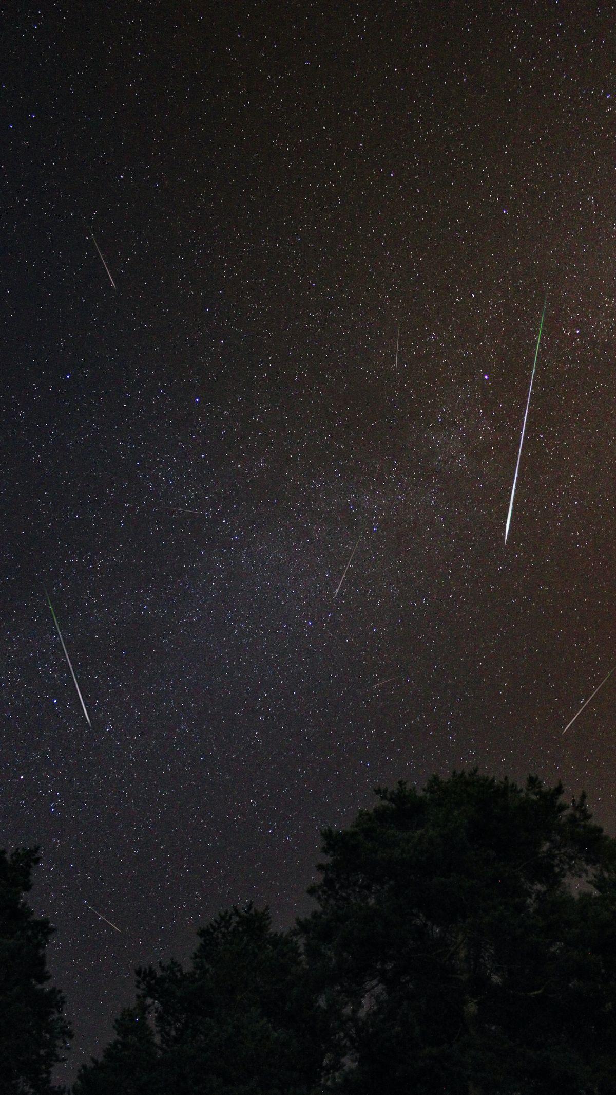 Cara Menikmati Fenomena Hujan Meteor Perseid dengan Maksimal