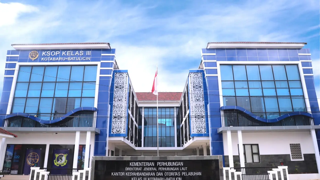 Kantor Kesyahbandaran dan Otoritas Pelabuhan (KSOP) Kelas III Kotabaru-Batulicin  mulai tanggal 3 Agustus 2022 resmi menempati Kantor Baru