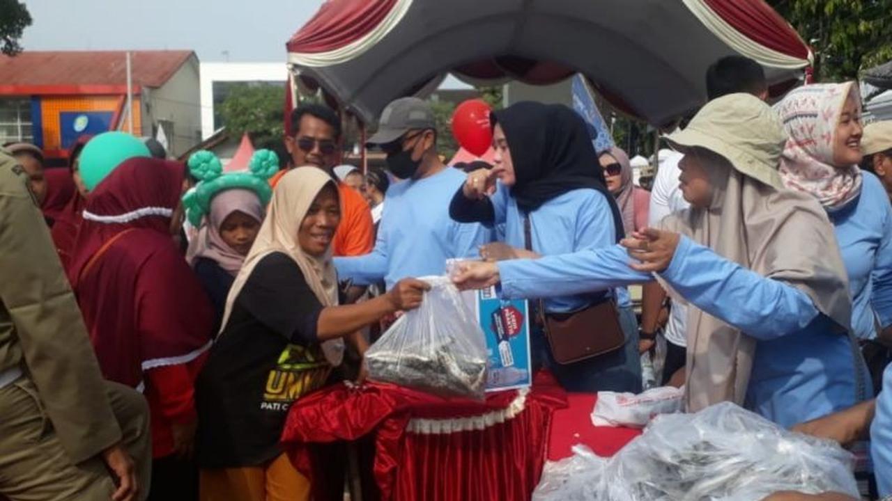 Pemkab Pati Bagikan Ribuan Paket Ikan Laut Gratis, Perkuat Gizi Warga Menuju Generasi Emas