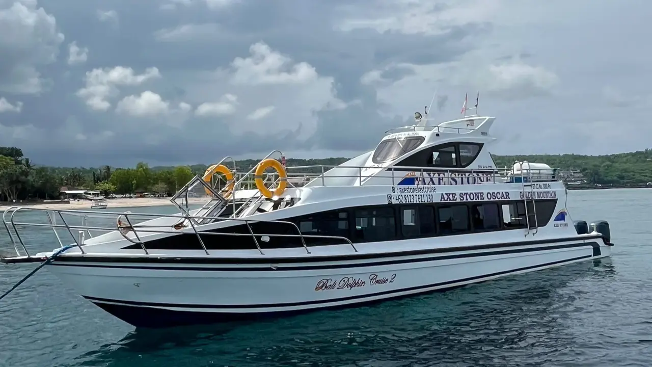 Insiden kecelakaan kapal Fastboat Bali Dolphin Cruise 2, di alur masuk Pelabuhan Sanur pada Selasa, 5 Agustus 2025. (Foto: Kemenhub)